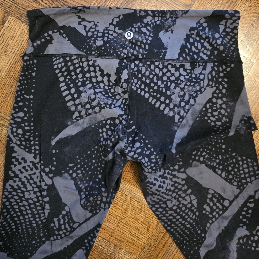 Black and Grey Patterned Lululemon Leggings